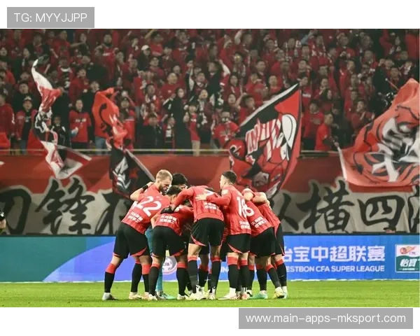 成都蓉城4-3惊天逆转:球迷泪洒三次的壮丽夜幕 成都蓉城4-3惊天逆转:球迷泪洒三次的壮丽夜幕